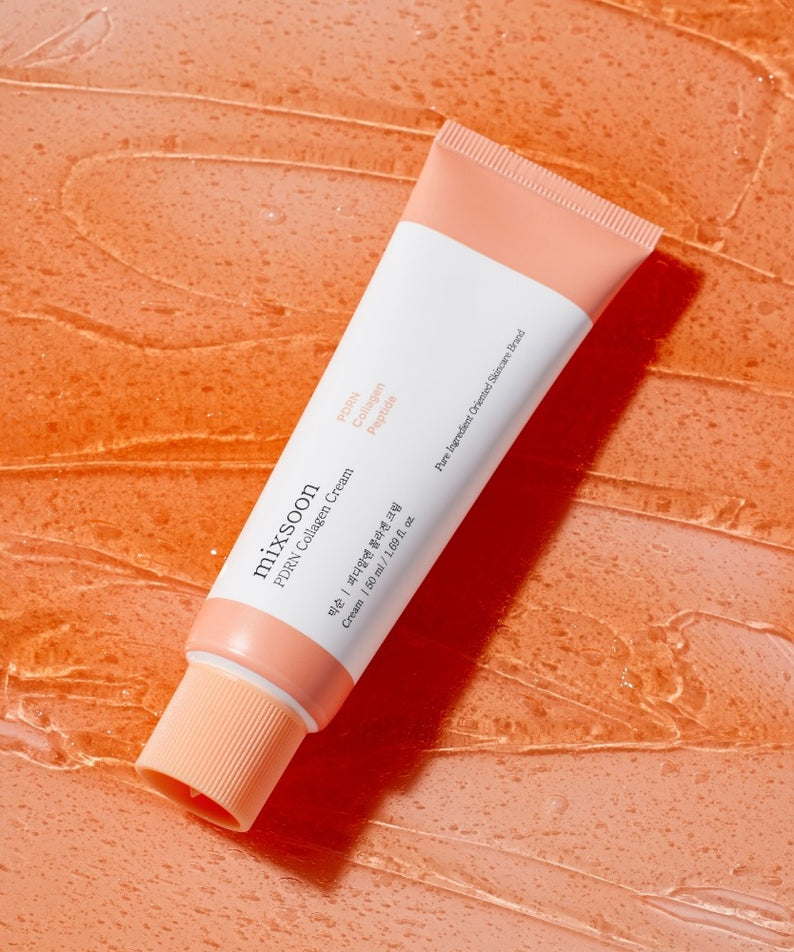 Crème MIXSOON PDRN Collagen 50ml sur fond texturé orange. Soin hydratant pour la peau, en format tube pratique.