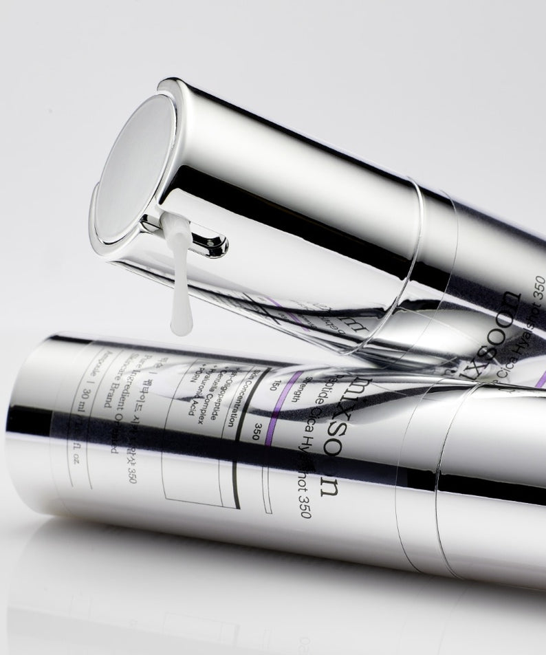 Flacons du produit MIXSOON Peptide Cica Hyal Shot 350 30ml présentés sur un fond blanc élégant.