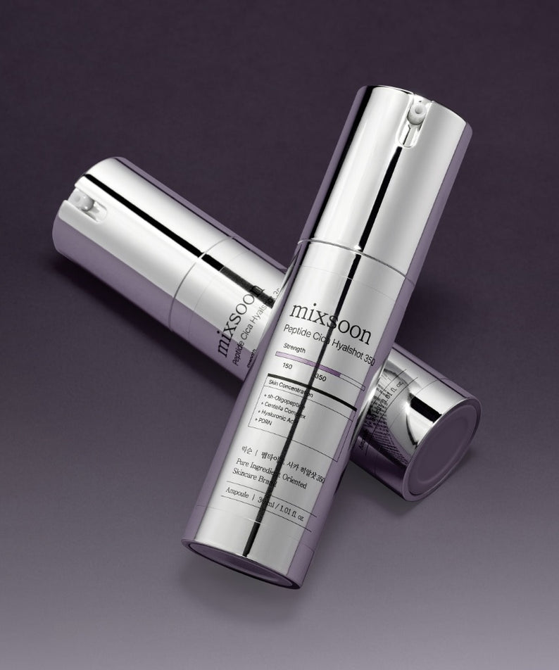 Deux flacons argentés de MIXSOON Peptide Cica Hyal Shot 350 30ml sur fond gris, produit de soin de la peau avancé.