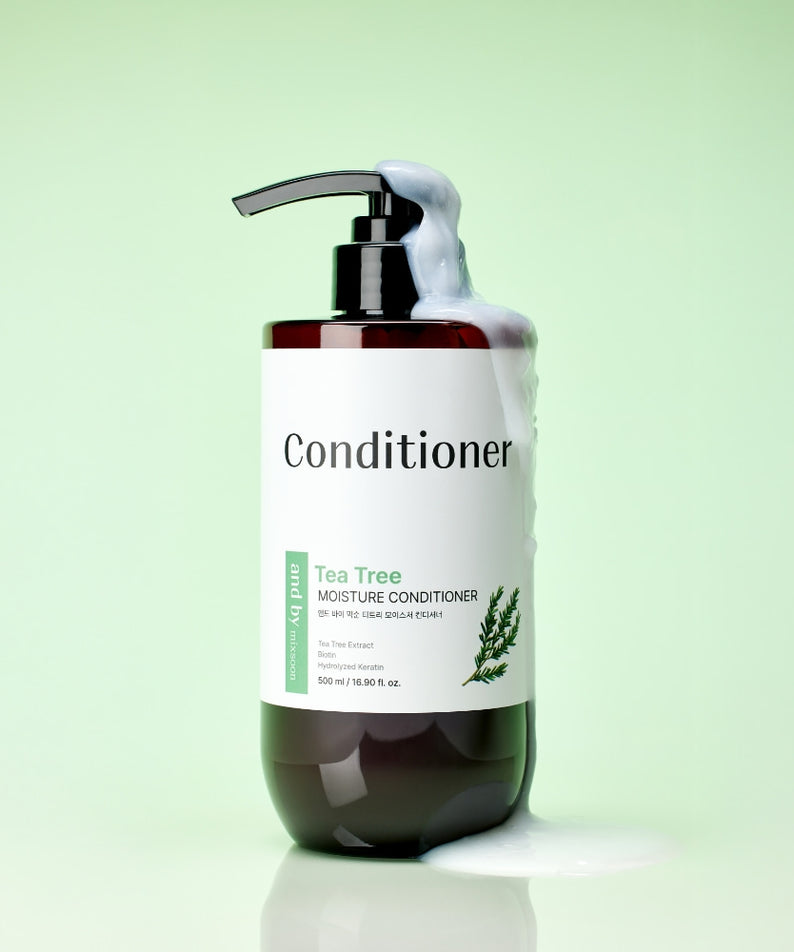 MIXSOON Tea Tree Moisture Conditioner 500ml, bouteille sur fond vert, soin capillaire hydratant, design élégant de 500ml.
