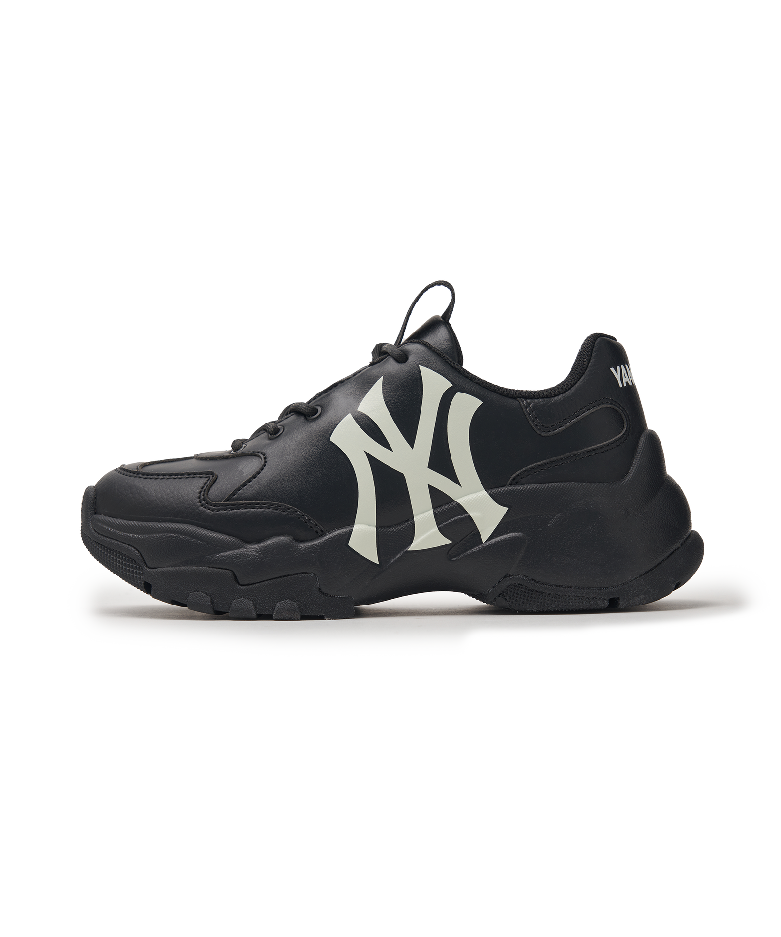 MLB Big Ball Chunky A New York Yankees BLACK, paire de sneakers chunky noir de la marque MLB, sur fond blanc.