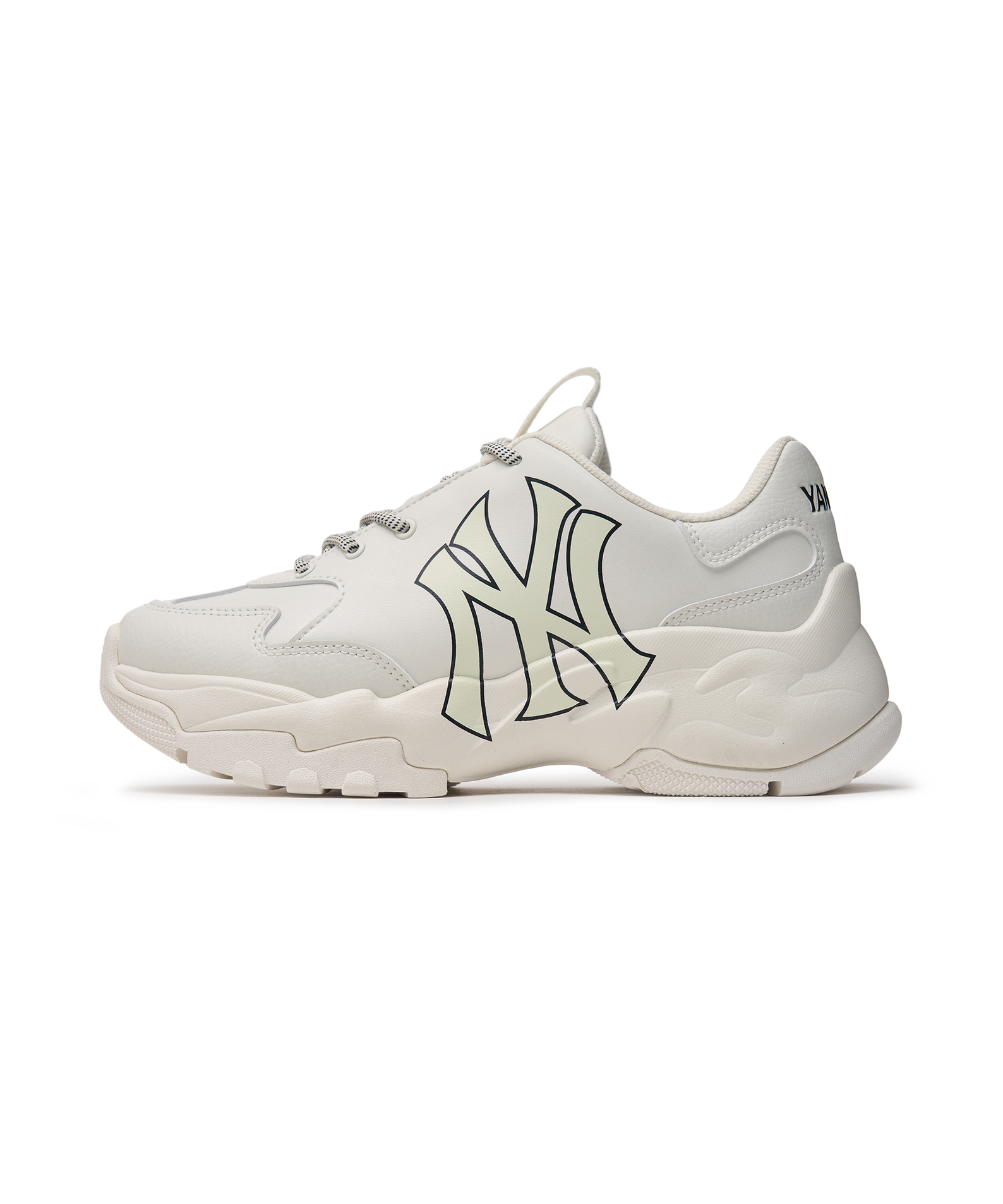MLB Big Ball Chunky A New York Yankees CREAM, baskets chunky crème Yankees, vue latérale sur fond blanc.