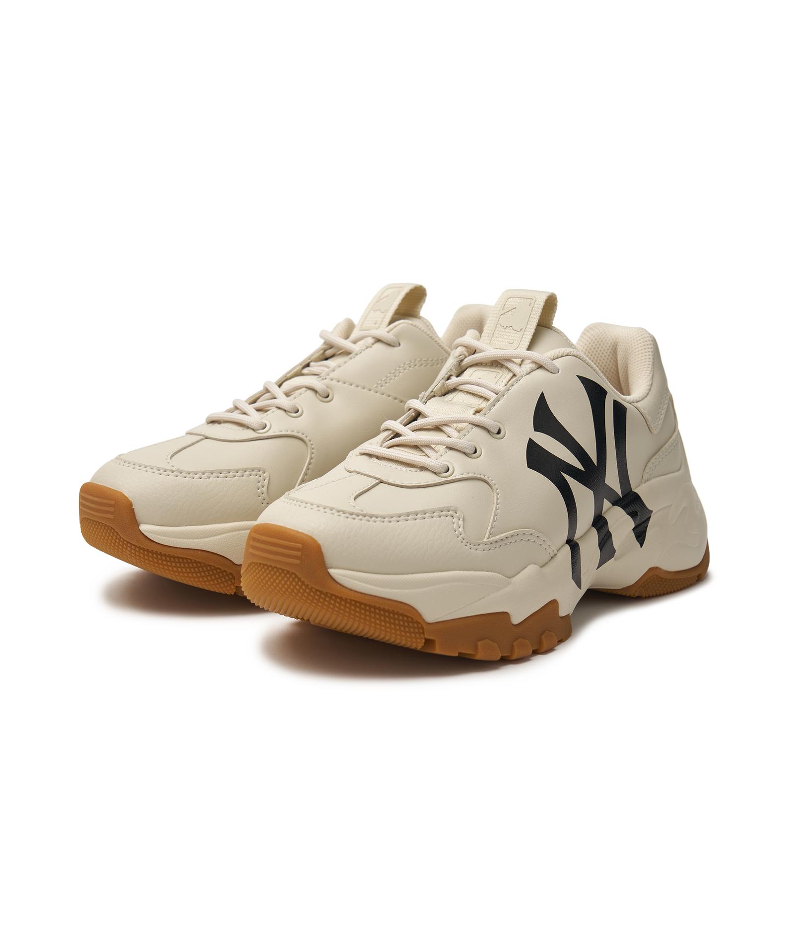 MLB Big Ball Chunky A New York Yankees LIGHT BEIGE : sneakers beige, logo Yankees, visuel sur fond noir.