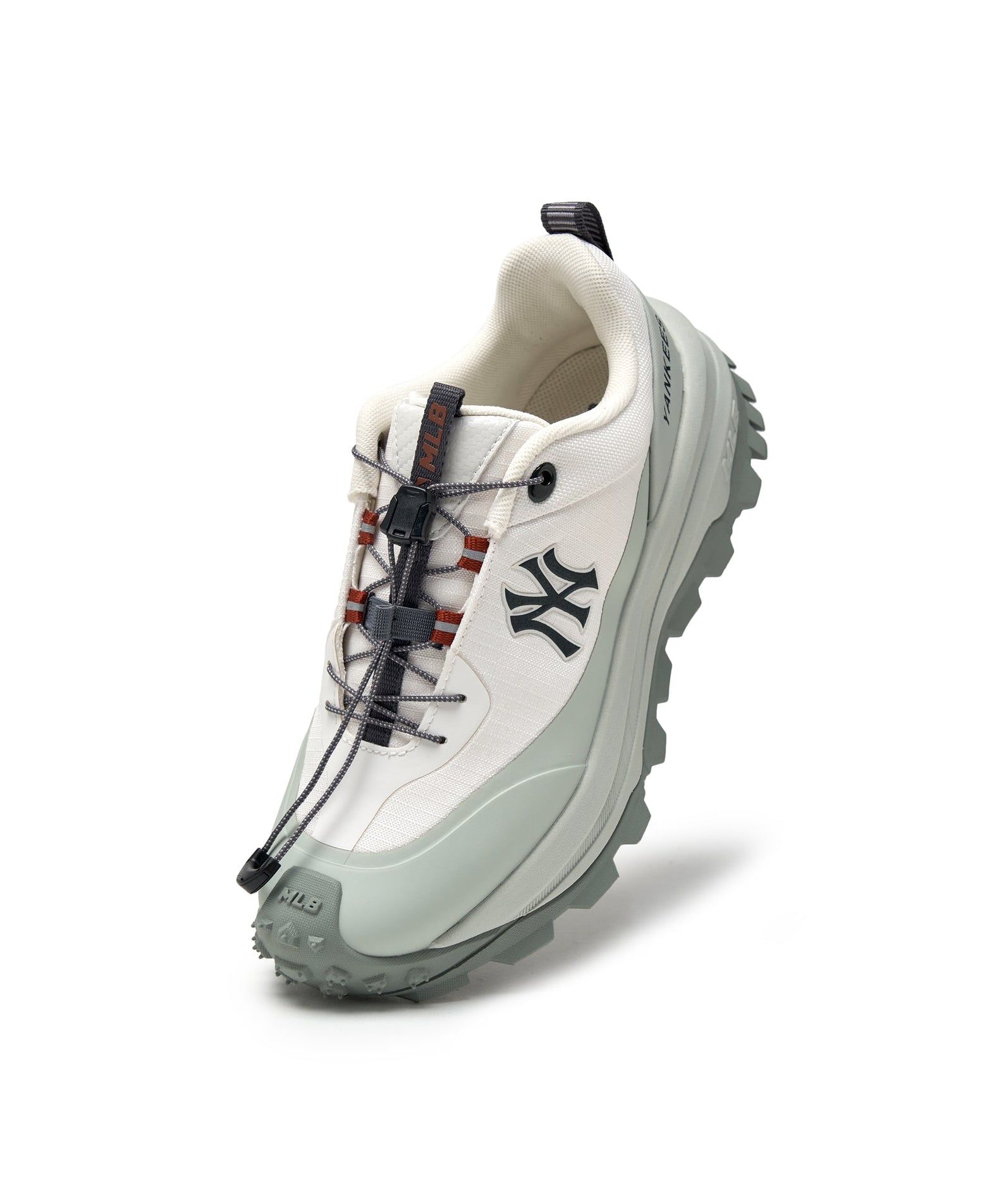 MLB Bump Chunky New York Yankees MINT : chaussure chunky blanche et menthe Yankees, vue de profil sur fond clair.