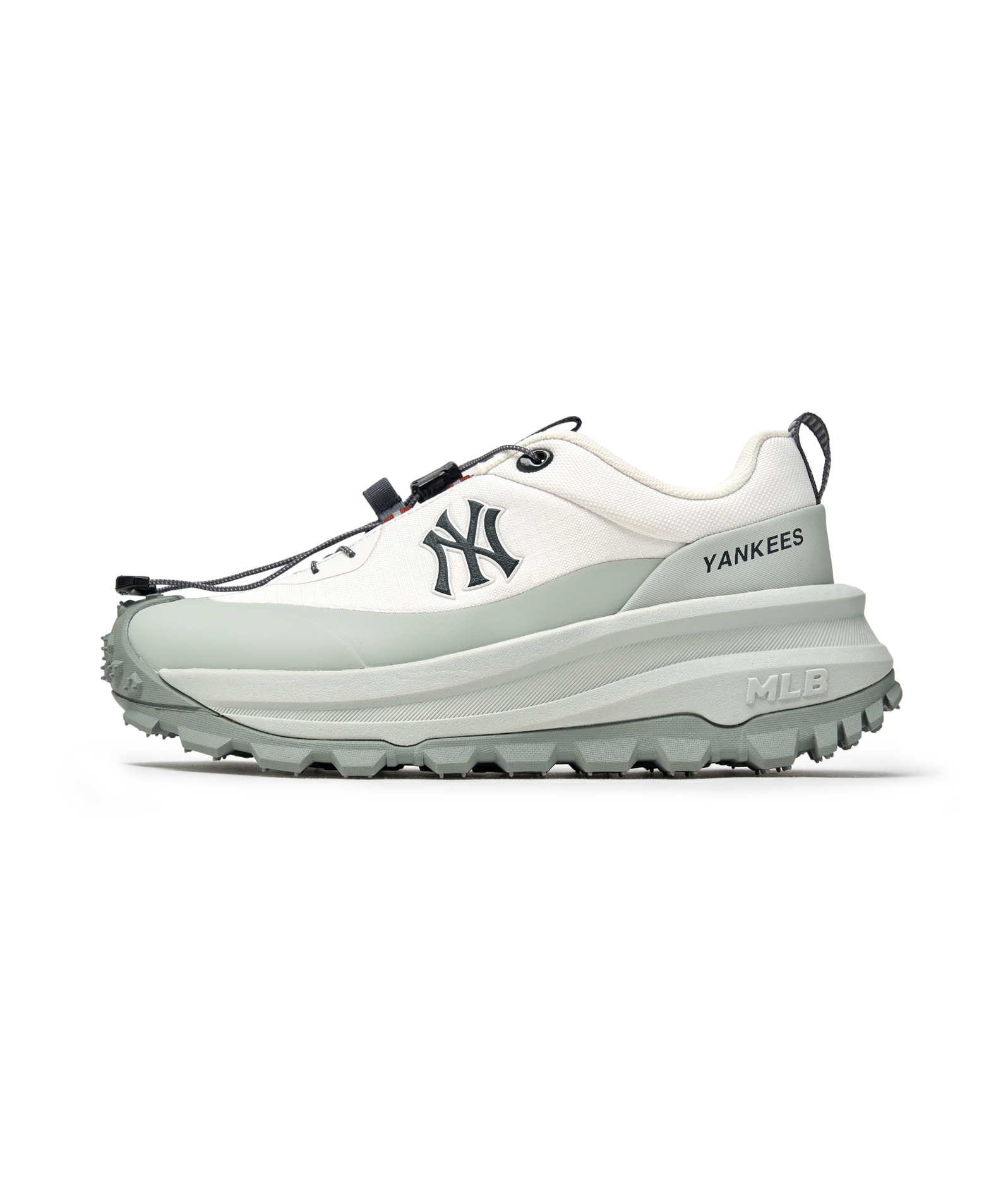 MLB Bump Chunky New York Yankees MINT, chaussure MLB sur fond noir, couleur menthe et logo Yankees, style chunky