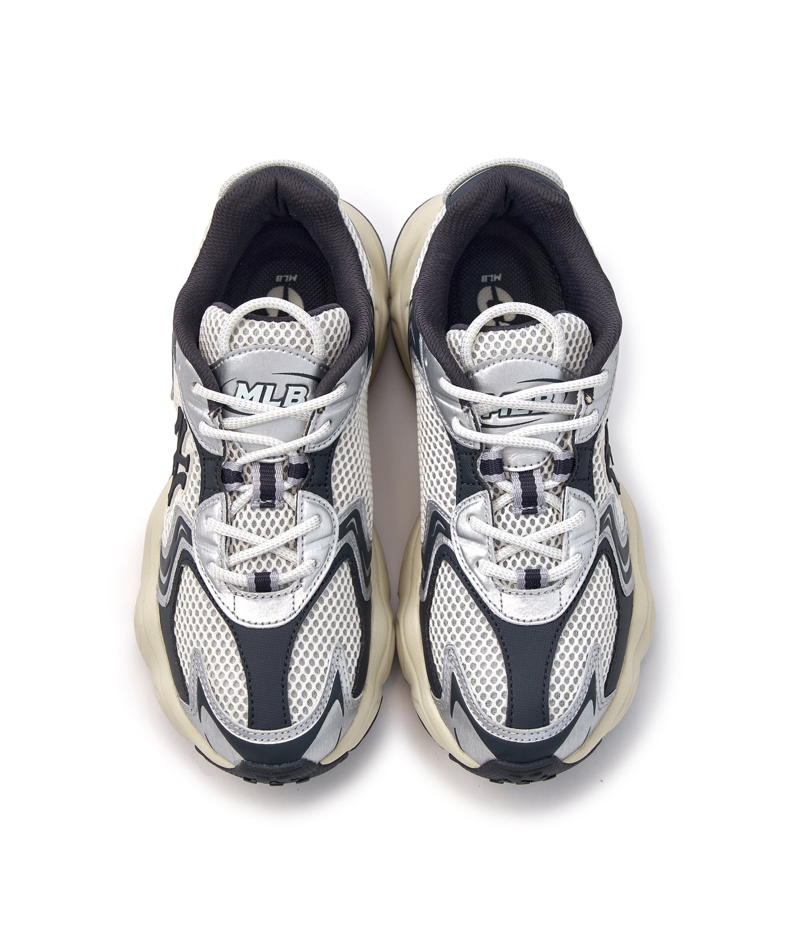 MLB Cargo Chunky New York Yankees DARK GRAY : baskets MLB Yankees grises, en vue de dessus sur fond blanc.