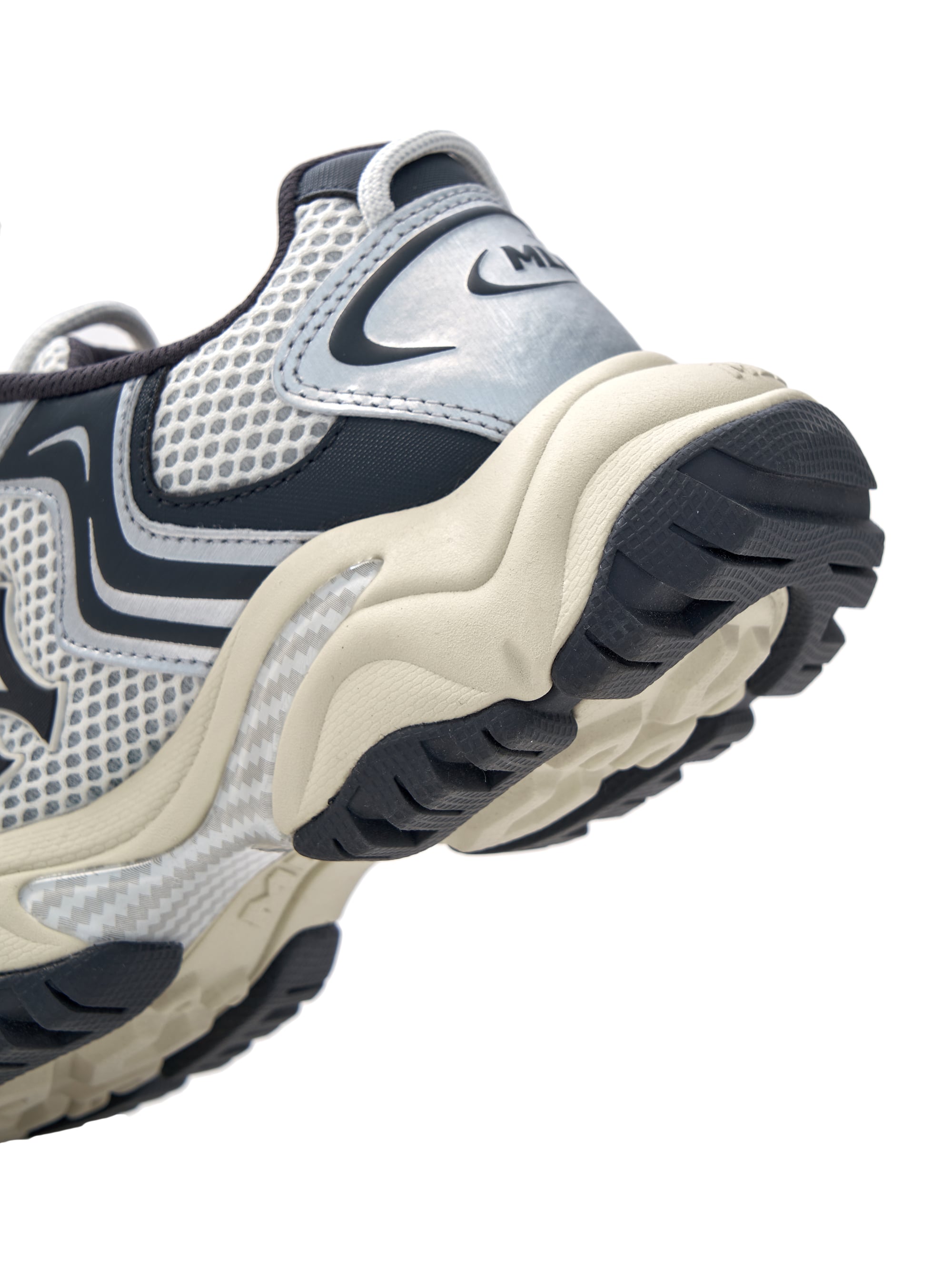 MLB Cargo Chunky New York Yankees DARK GRAY : sneaker Cargo Nike-style, vue détaillée semelle et logo Yankees.