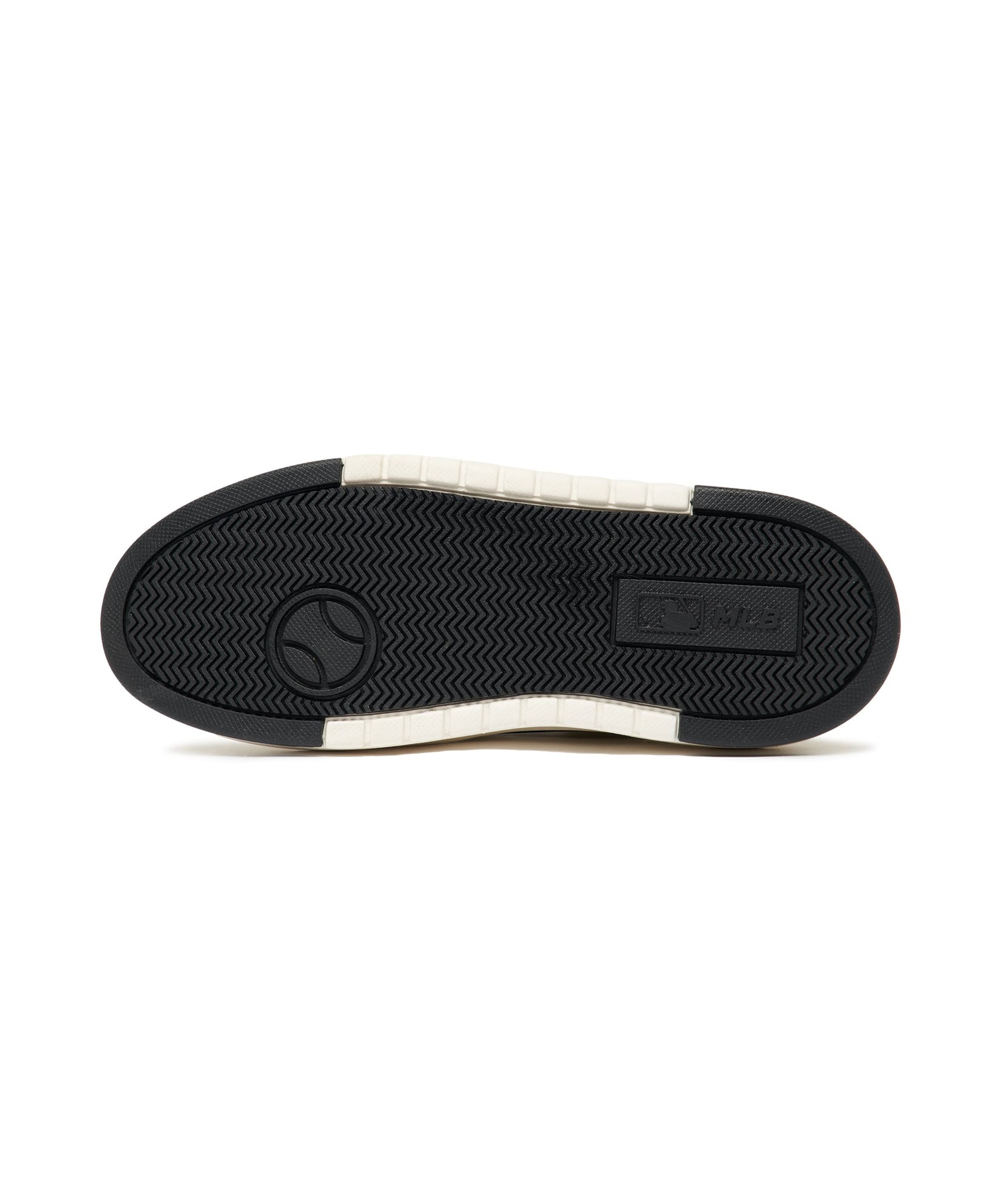 MLB Chunky Liner New York Yankees WHITE, vue semelle intérieure sur fond blanc, marque MLB en contexte chaussures.