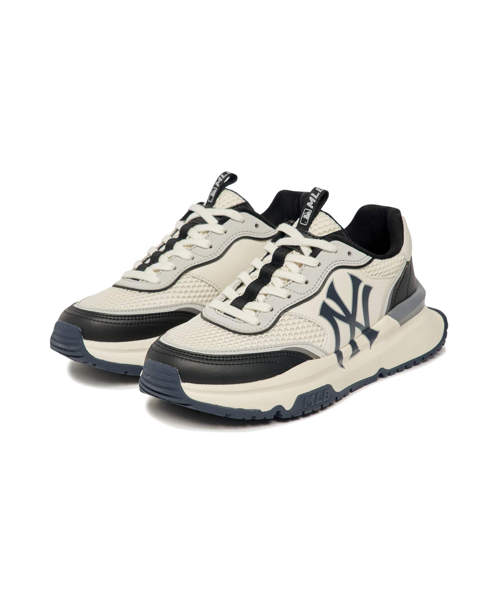 MLB Chunky Runner New York Yankees BLACK, baskets noires/blanches à lacets, logo NY Yankees, vue produit sur fond clair.