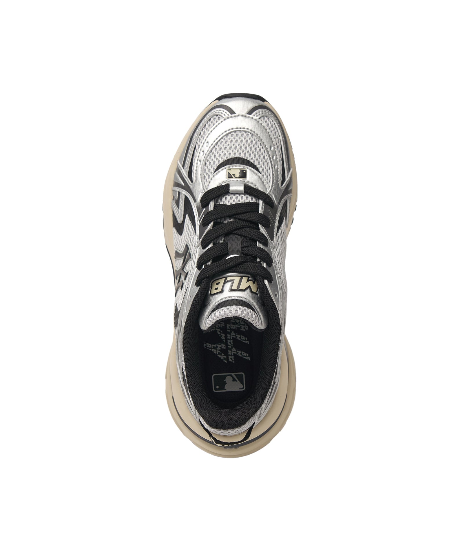 MLB Curve Runner New York Yankees SILVER, vue de face sur chaussure de sport argentée, marque MLB, fond blanc.
