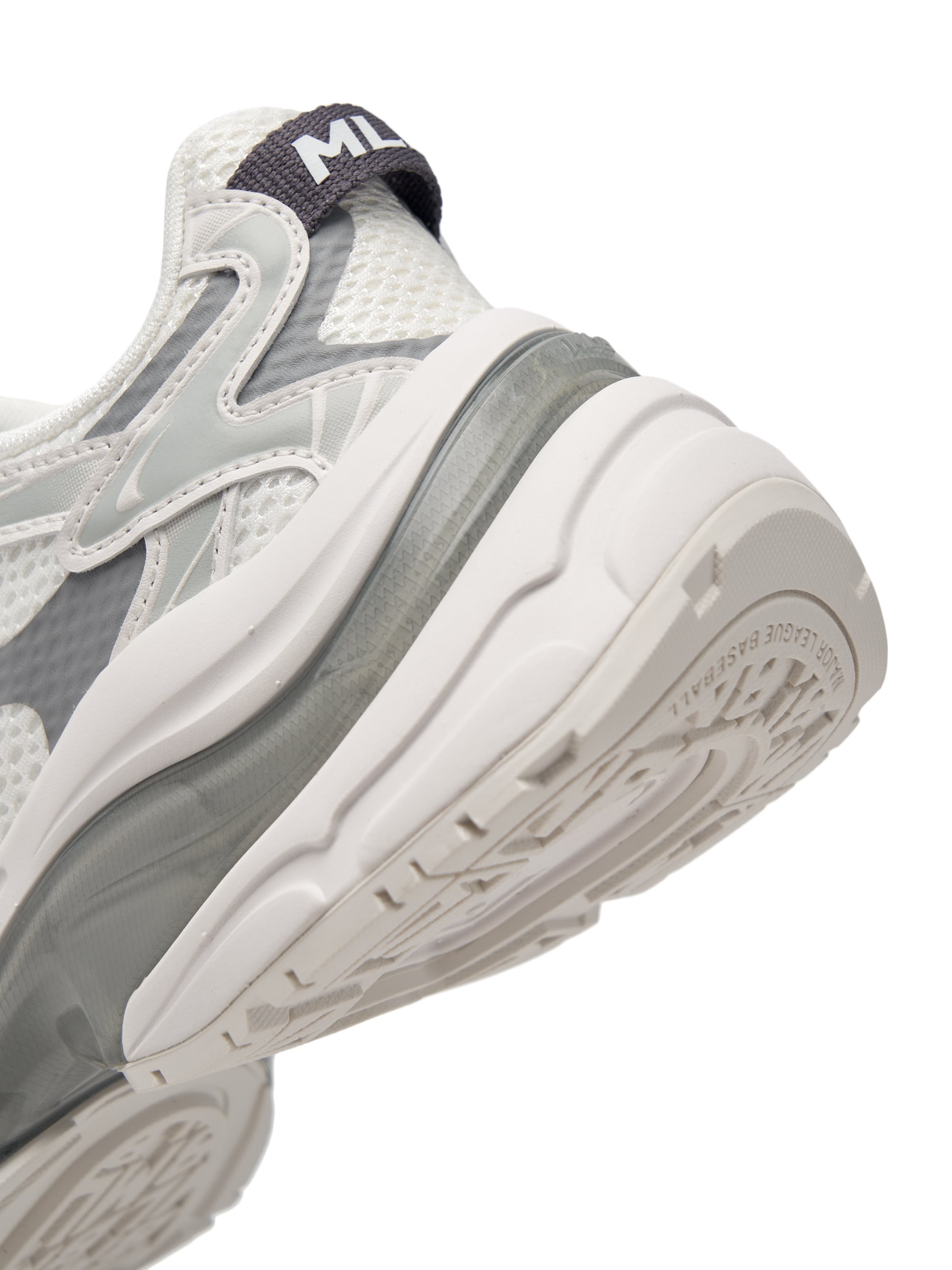 MLB Curve Runner New York Yankees WHITE, vue côté semelle, chaussures MLB sur fond blanc, modèle blanc et gris.