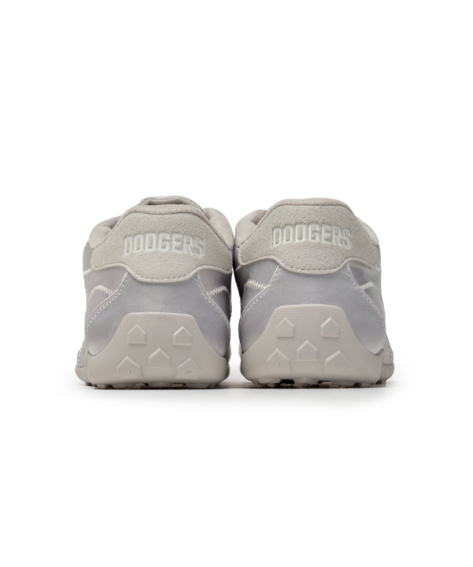 MLB Slick Powder LA Dodgers SILVER : chaussures MLB gris argentées, logo Dodgers, vue arrière sur fond blanc.