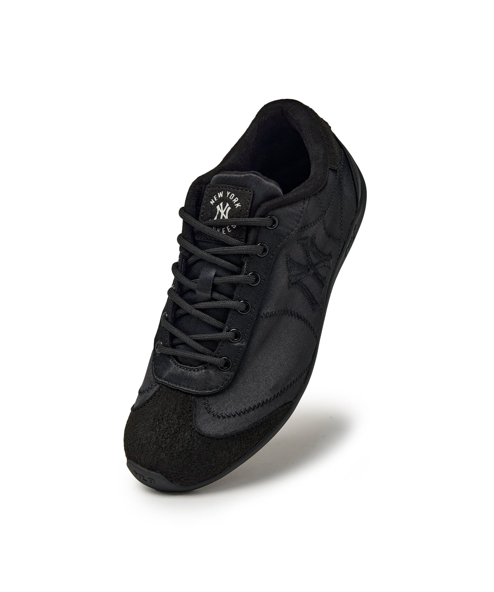 MLB Slick Powder New York Yankees BLACK : chaussure noire New York Yankees, sur fond blanc, modèle homme/femme