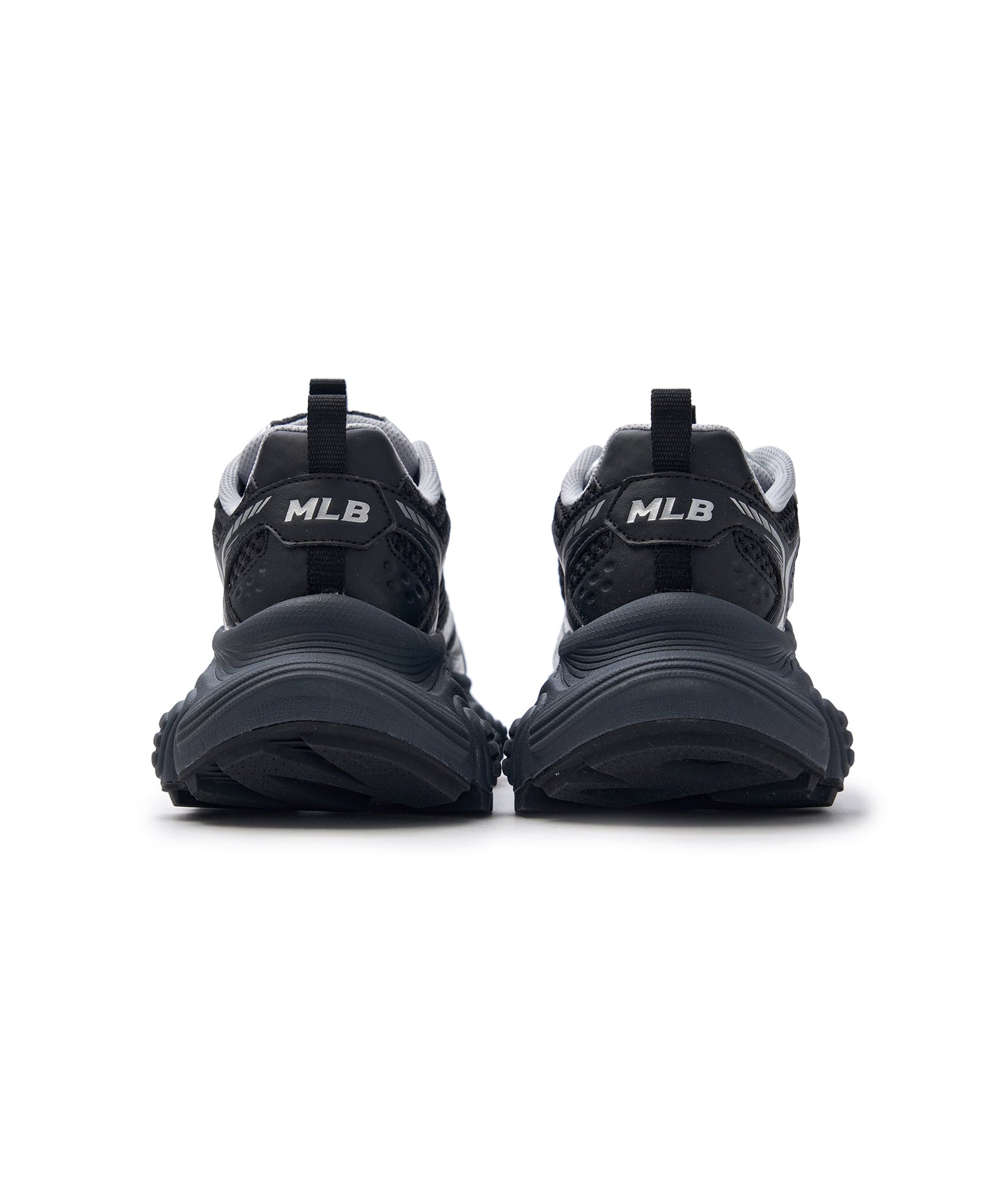 MLB Winner Chunky New York Yankees BLACK : chaussures MLB épaisses noires, vue arrière sur fond blanc, logo Yankees.