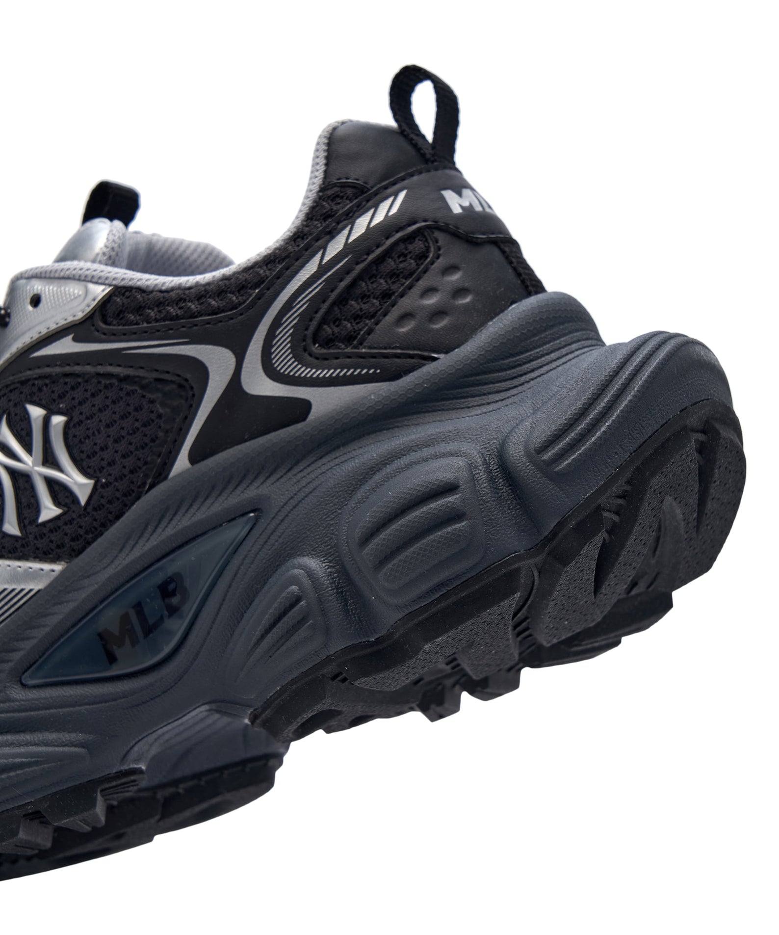 MLB Winner Chunky New York Yankees BLACK : chaussure chunky noire MLB Yankees, vue de côté, style sport.