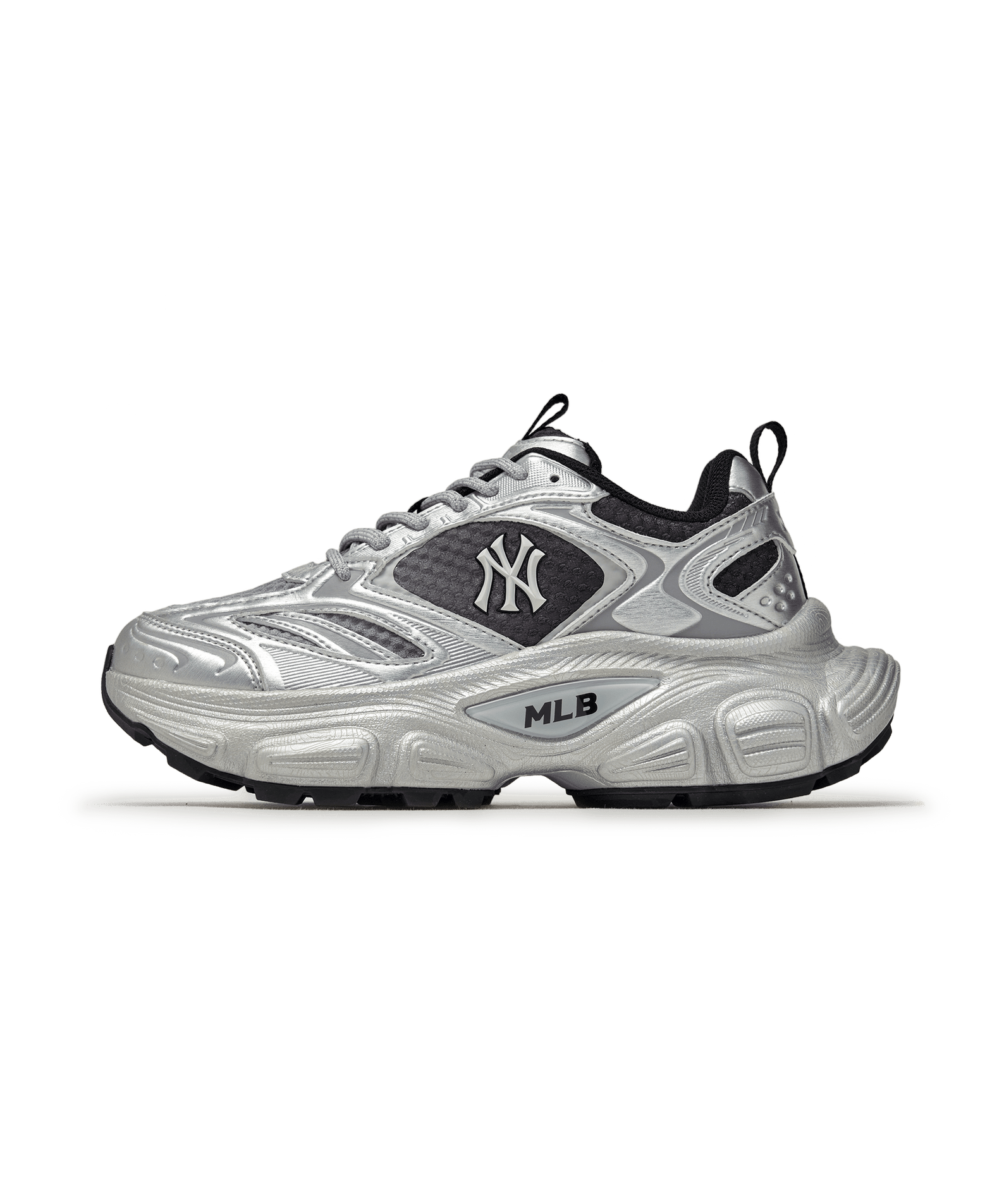 MLB Winner Chunky SV New York Yankees SILVER : chaussure MLB argentée, logo NY, vue latérale sur fond clair.