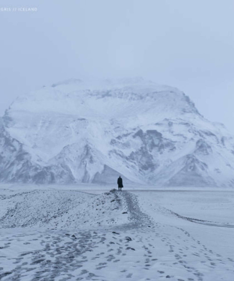 MONT GRIS - 1st Album [ICELAND] - Album Kpop : jaquette du groupe MONT GRIS avec montagne enneigée d’Islande