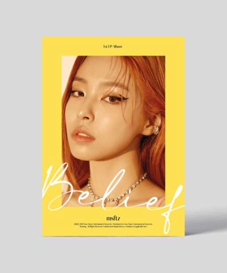 MSFTZ - [Belief] - Album Kpop : pochette avec portrait de la chanteuse, esthétique jaune, marque MSFTZ, fond studio.