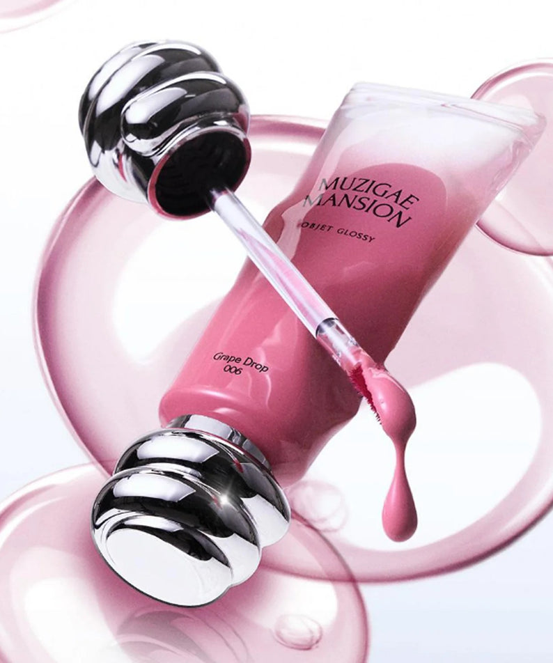 MUZIGAE MANSION Object Glossy: Rouge à lèvres brillant couleur "Grape Drop", élégant design pour un fini somptueux.