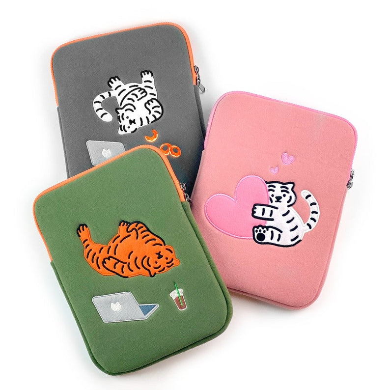 MUZIK TIGER Laptop/Tablet Pouch disponible sur Ma petite Coree, ton Eshop 100% K-beauty en direct de Seoul