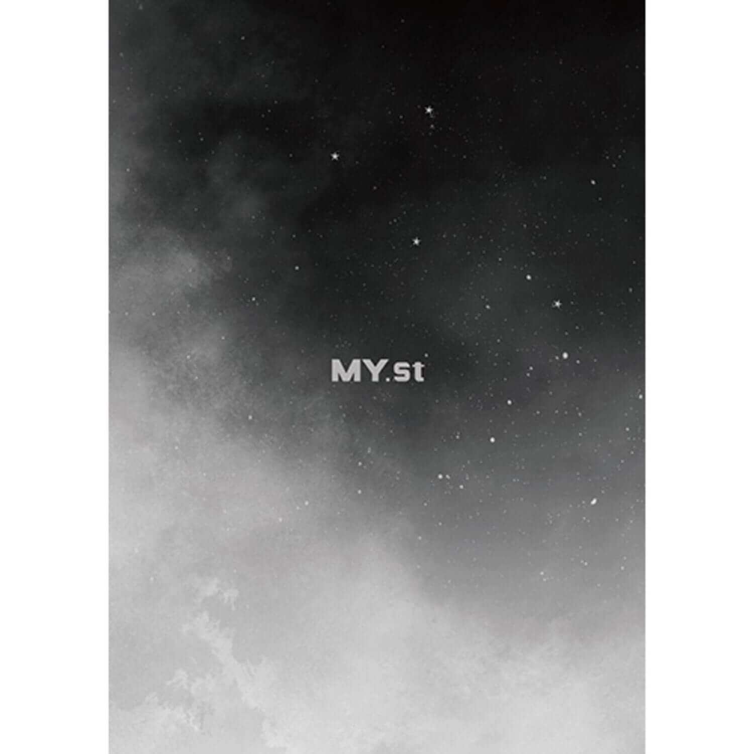 MY.ST - [THE GLOW : ILLUSION] - Album Kpop, cover sombre étoilée de MY.St, atmosphère mystérieuse et lumineuse