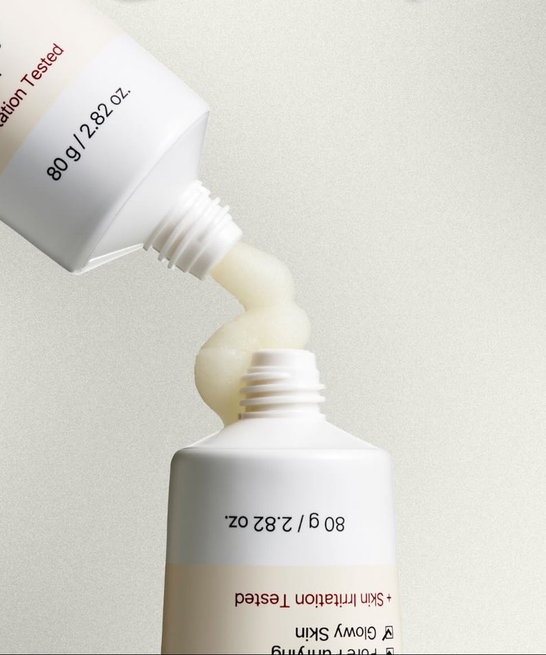 Décris l'image en français : NACIFIC Rice Pepta Collagen Sherbet Cleansing Balm 80g, crème baume blanc sur flacon, toile de fond claire.