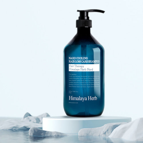 NARD Cooling Anti-Hair Loss Shampoo 500ml de la marque NARD, flacon bleu avec pompe, sur fond blanc glacé.