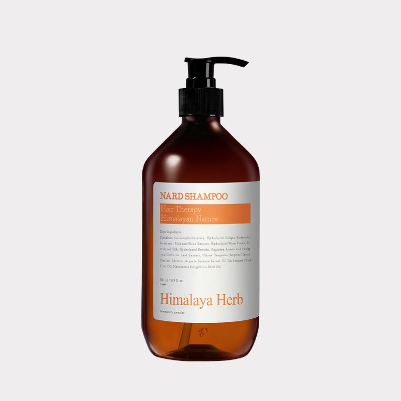 NARD Hair Shampoo 500ml en flacon brun pompe noire sur fond clair, marque NARD, contexte produit beauté capillaire