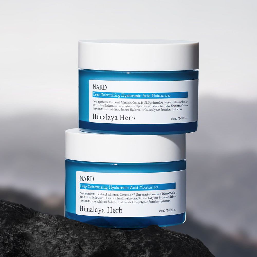 NARD Low Molecular Deep Moisture Hyaluronic Acid Cream 50ml, crème hydratante NARD sur fond minéral, étiquette Himalaya Herb.