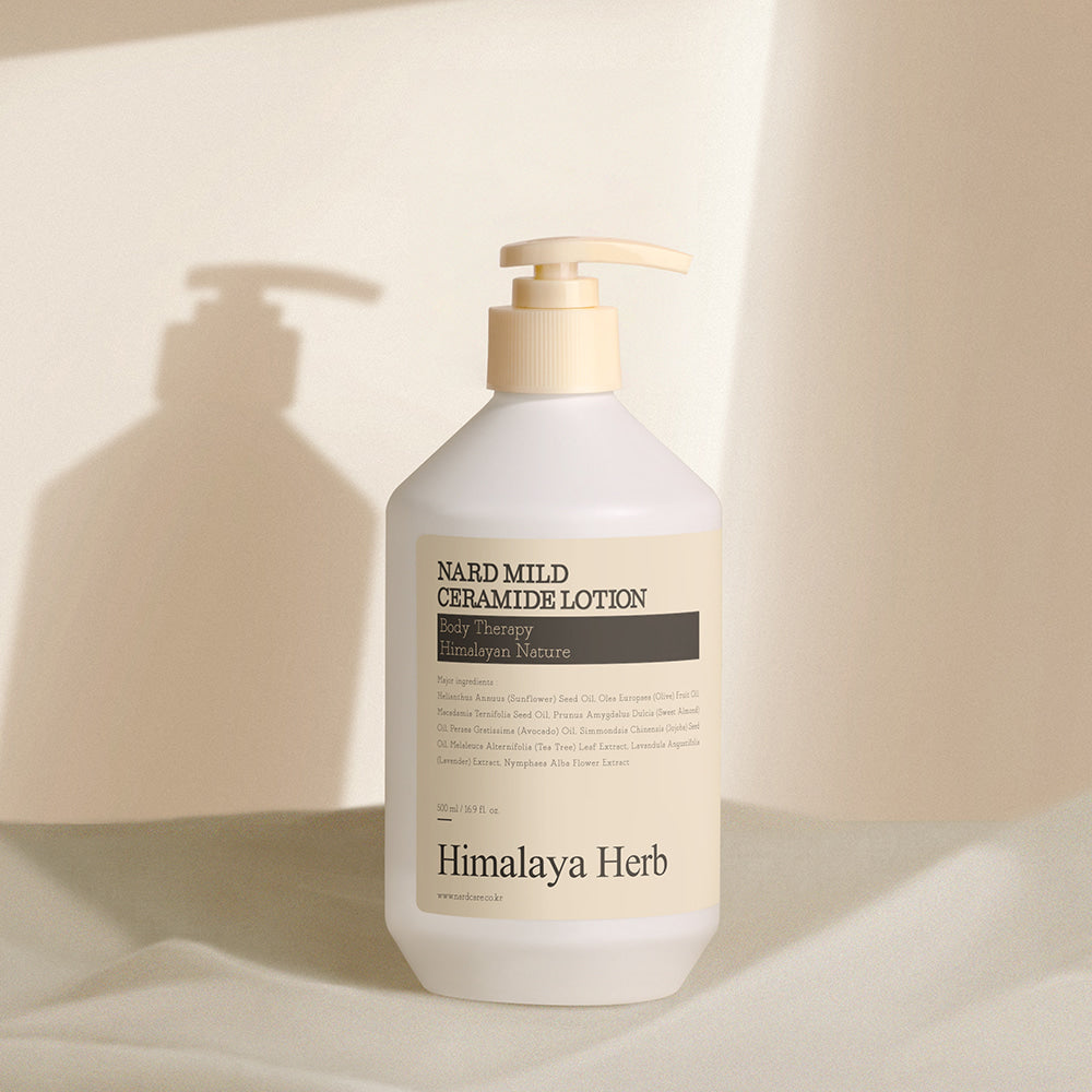 NARD Mild Ceramide Lotion 500ml de la marque NARD, flacon pompe sur fond clair, ambiance minimaliste.