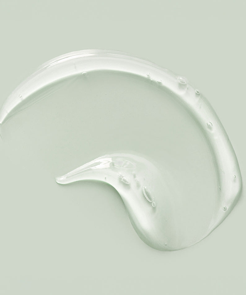 NARD Tea Tree Blemish Soothing Serum 75ml : sérum à la texture verte sur fond vert clair, marque NARD, contexte beauté
