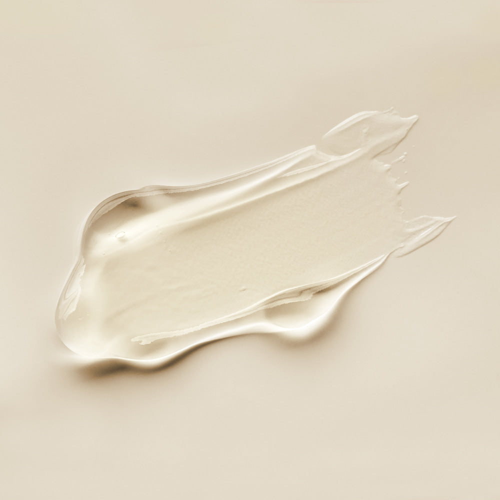 NARD Vita Balm Seven Days Serum 75ml, marque NARD, sérum en texture crème blanche sur fond beige, flacon non visible.