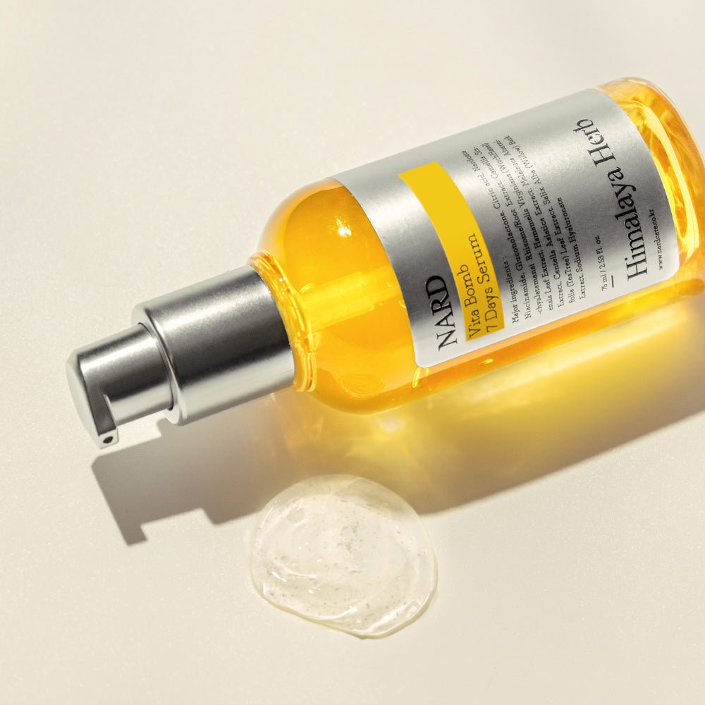 NARD Vita Balm Seven Days Serum 75ml NARD, sérum visage en flacon jaune sur fond clair, texture crème visible