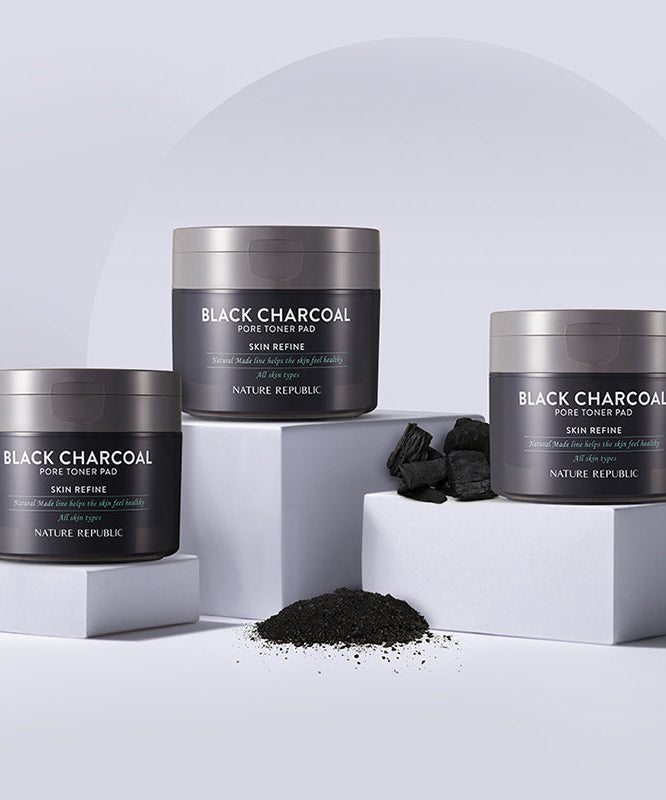 NATURE REPUBLIC Made Black Charcoal pore Toner Pads 100g sur fond blanc avec charbon, idéal pour le soin des pores.