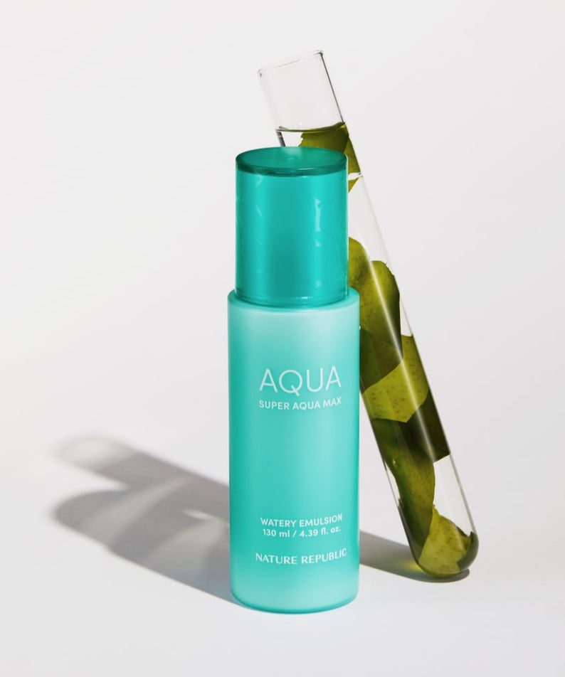 NATURE REPUBLIC Super Aqua Max Moisture Essece 50ml avec tube de laboratoire, hydratation et soin de la peau.