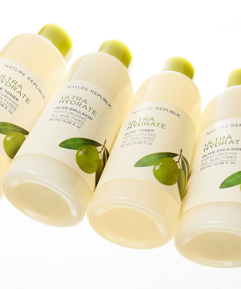 NATURE REPUBLIC Toner Emulsion Set With Olive Leaf Extracts 180ml, hydratation et soin de la peau, quatre bouteilles disposées en diagonal.