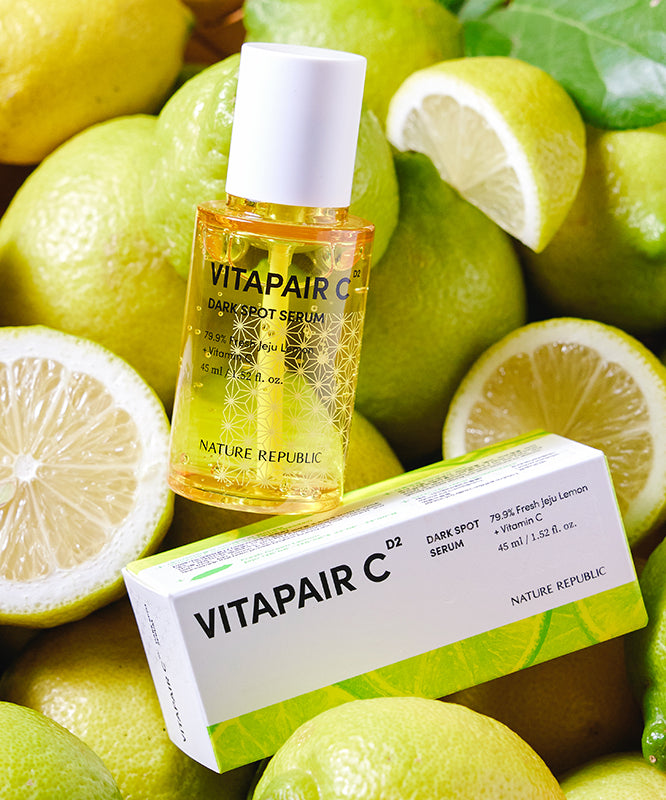 NATURE REPUBLIC Vitapair C SPot Serum 45ml avec citrons frais en arrière-plan, sérum efficace pour réduire les taches.