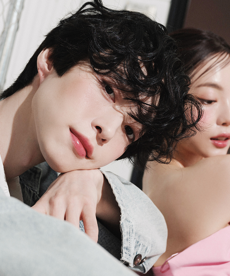 Personnes posant avec élégance, style moderne et allure artistique