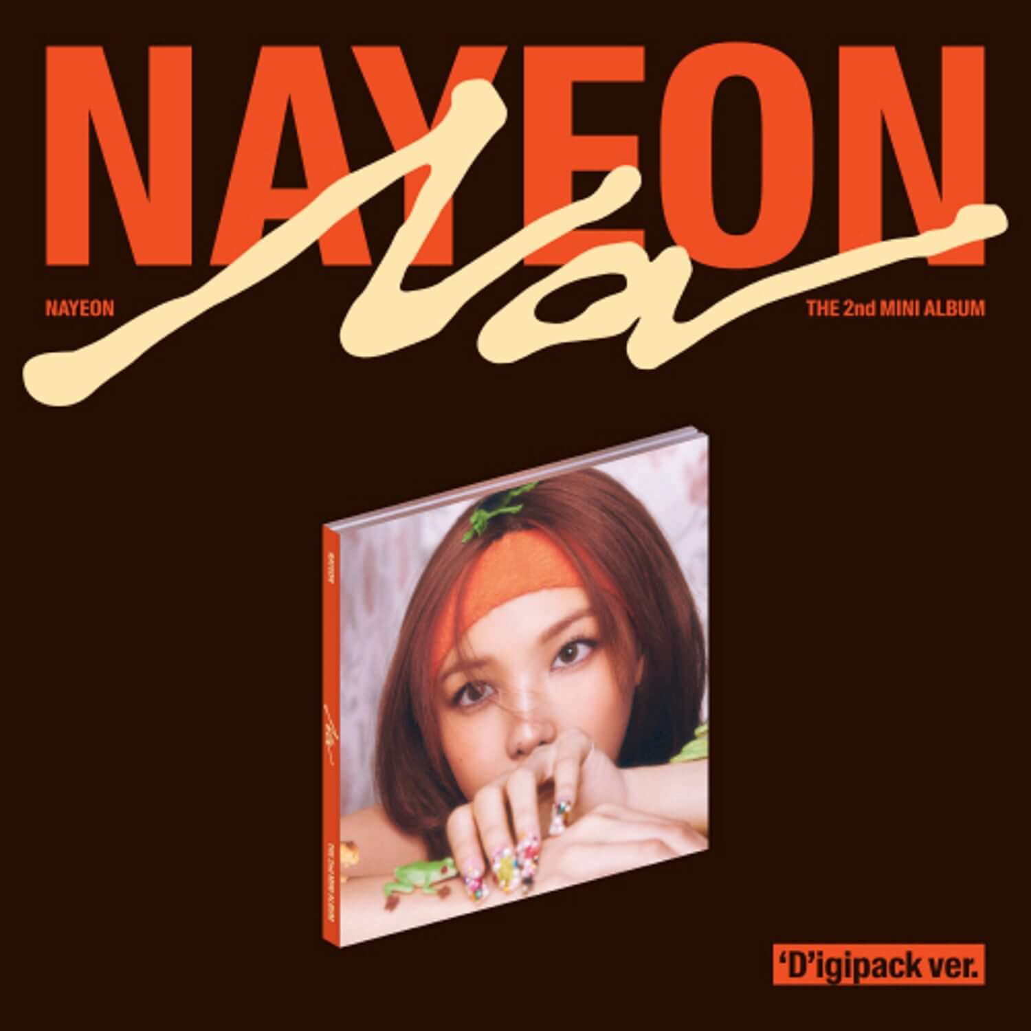 NAYEON - 2nd Album [NA] (Digipack Ver.) - Album Kpop, couverture avec photo NAYEON, fond brun, style audacieux