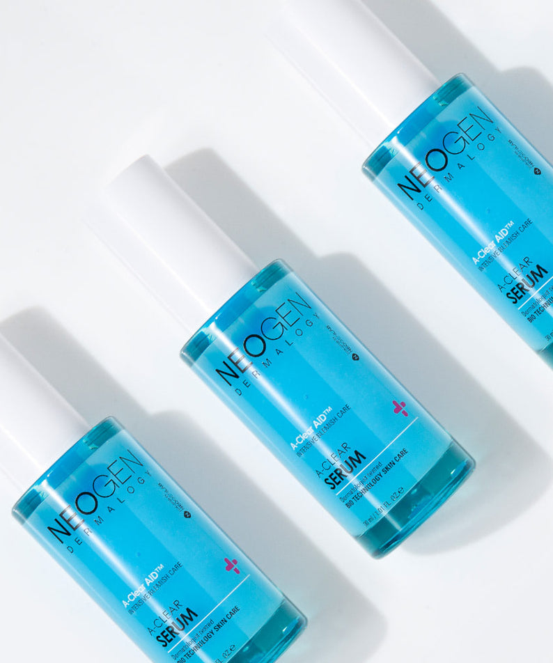 NEOGEN A Clear Serum 30ml de la marque NEOGEN, flacons bleus sur fond clair, vue produit en studio.