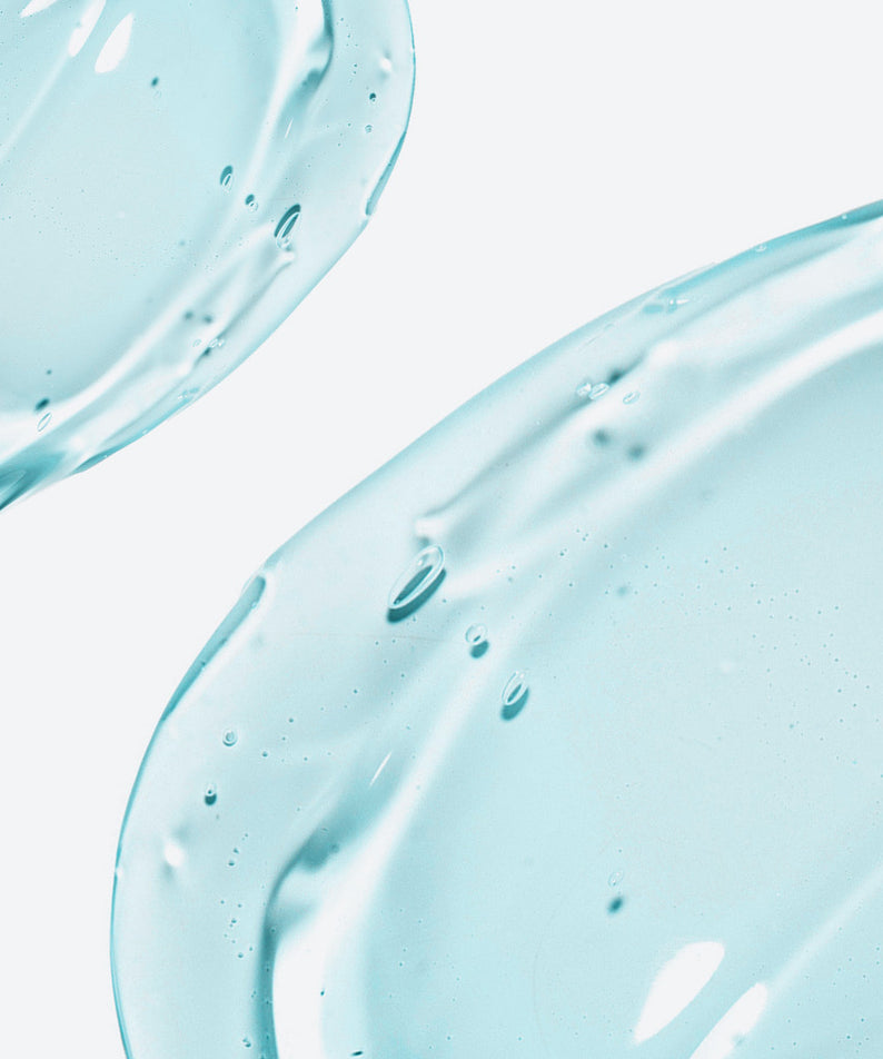 NEOGEN Azulene Soothing Midly Acidic Cleanser 150ml, la marque NEOGEN, gel bleu avec gouttes sur fond blanc clair.