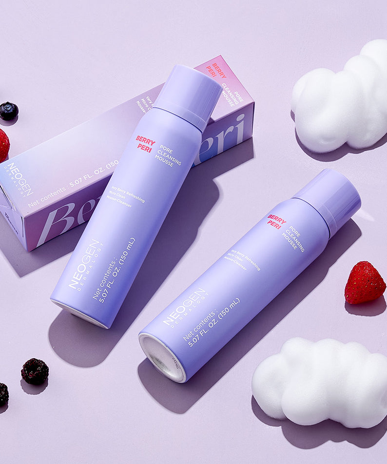 NEOGEN Berry Peri Pore Cleansing Mousse 150ml de NEOGEN sur fond violet, avec baies et mousse.