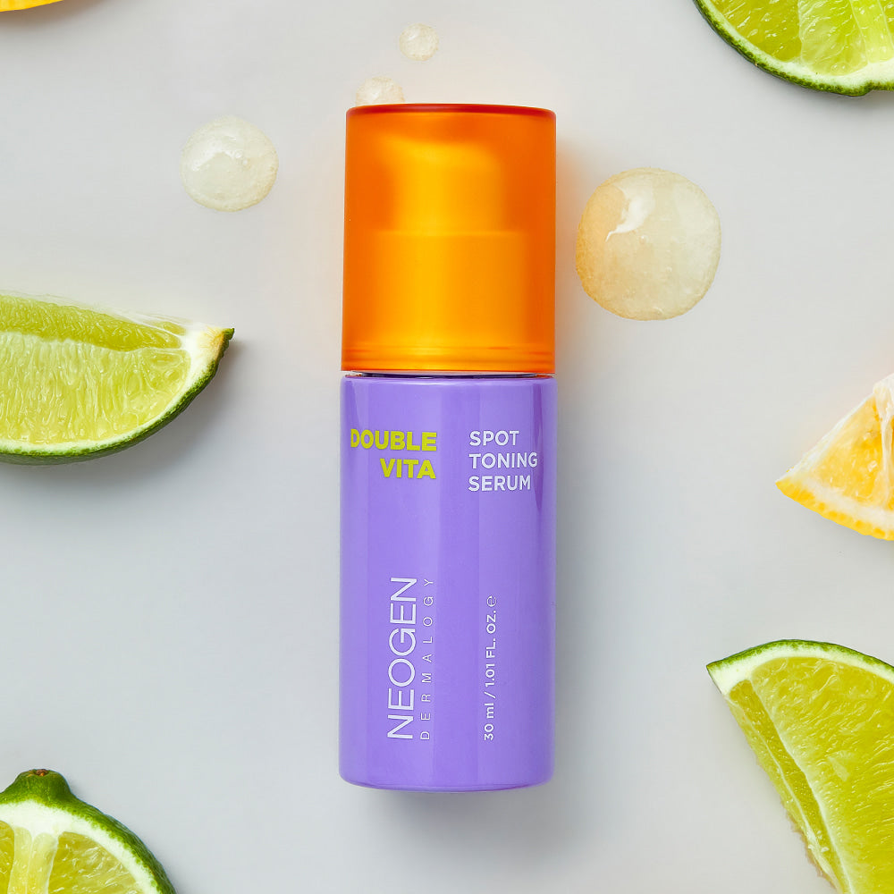 NEOGEN Double Vita Spot Toning Serum 30ml de la marque NEOGEN, sur fond blanc avec limes et gouttes de gel.