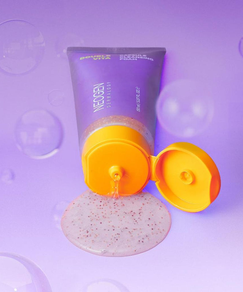 NEOGEN Dounble Viita Capsual Cleansing Foam 150ml de NEOGEN, tube violet et capsule ouverte sur fond violet avec bulbes