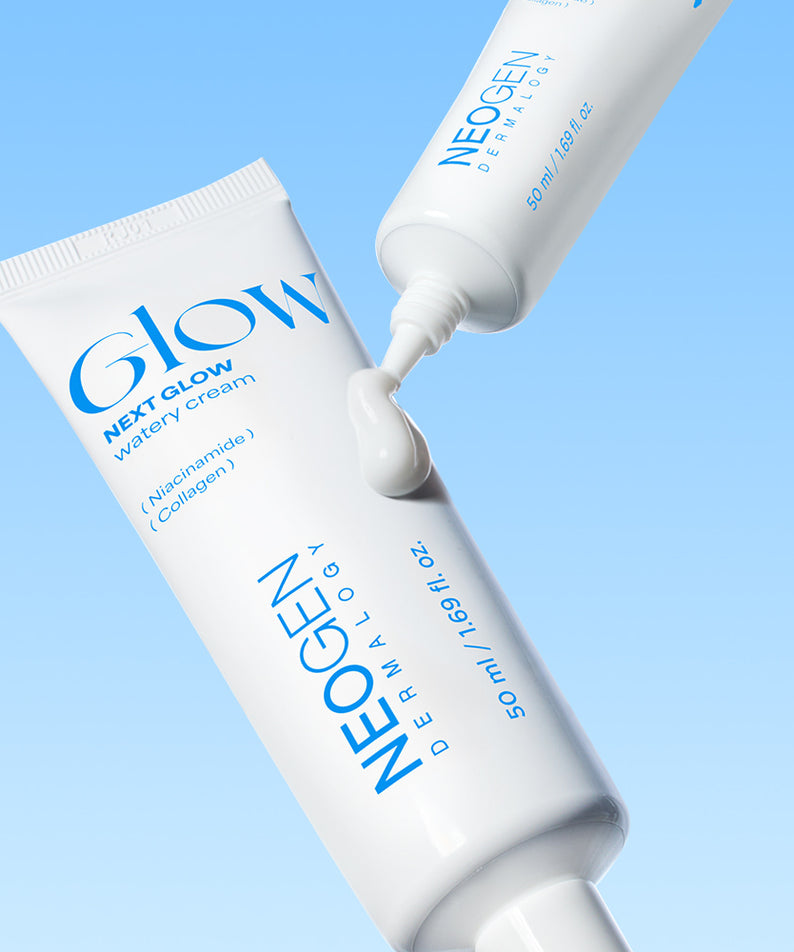 Crème hydratante NEOGEN Next Glow Moisture Cream 50ml sur fond bleu, avec texture visible pour soin revitalisant de la peau.