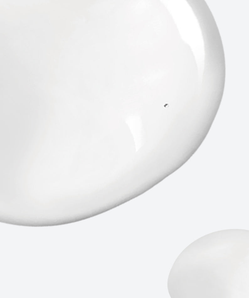 Gouttes de sérum NEOGEN Real Niacinamide 15% Serum 30ml sur fond blanc, texture légère et transparente.