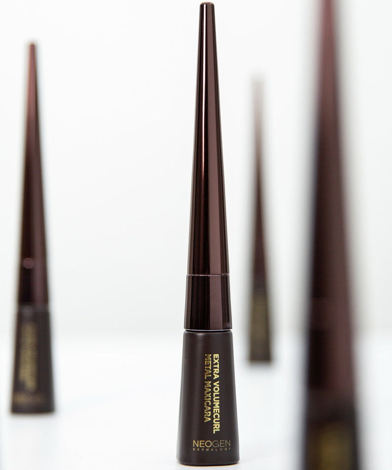 NEOGEN Volume Curl Matal Mascara Brown 4ml en gros plan sur fond blanc minimaliste