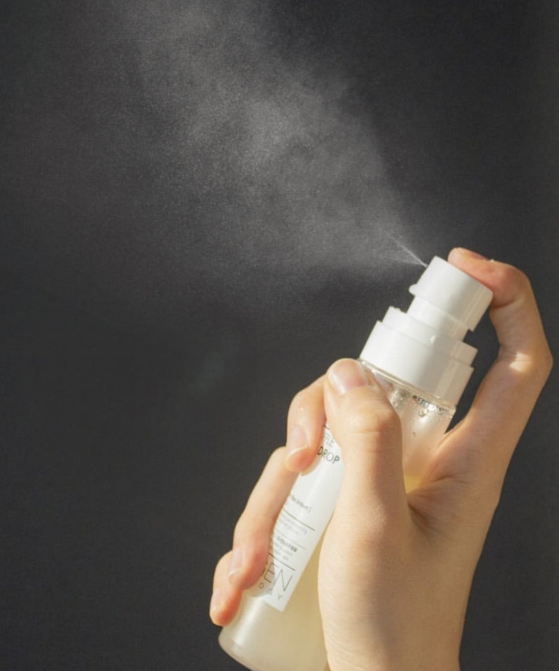 Vaporisation de NEOGEN White Truffle Ampoule Drop Mist 80ml, soin luxueux pour la peau en spray.