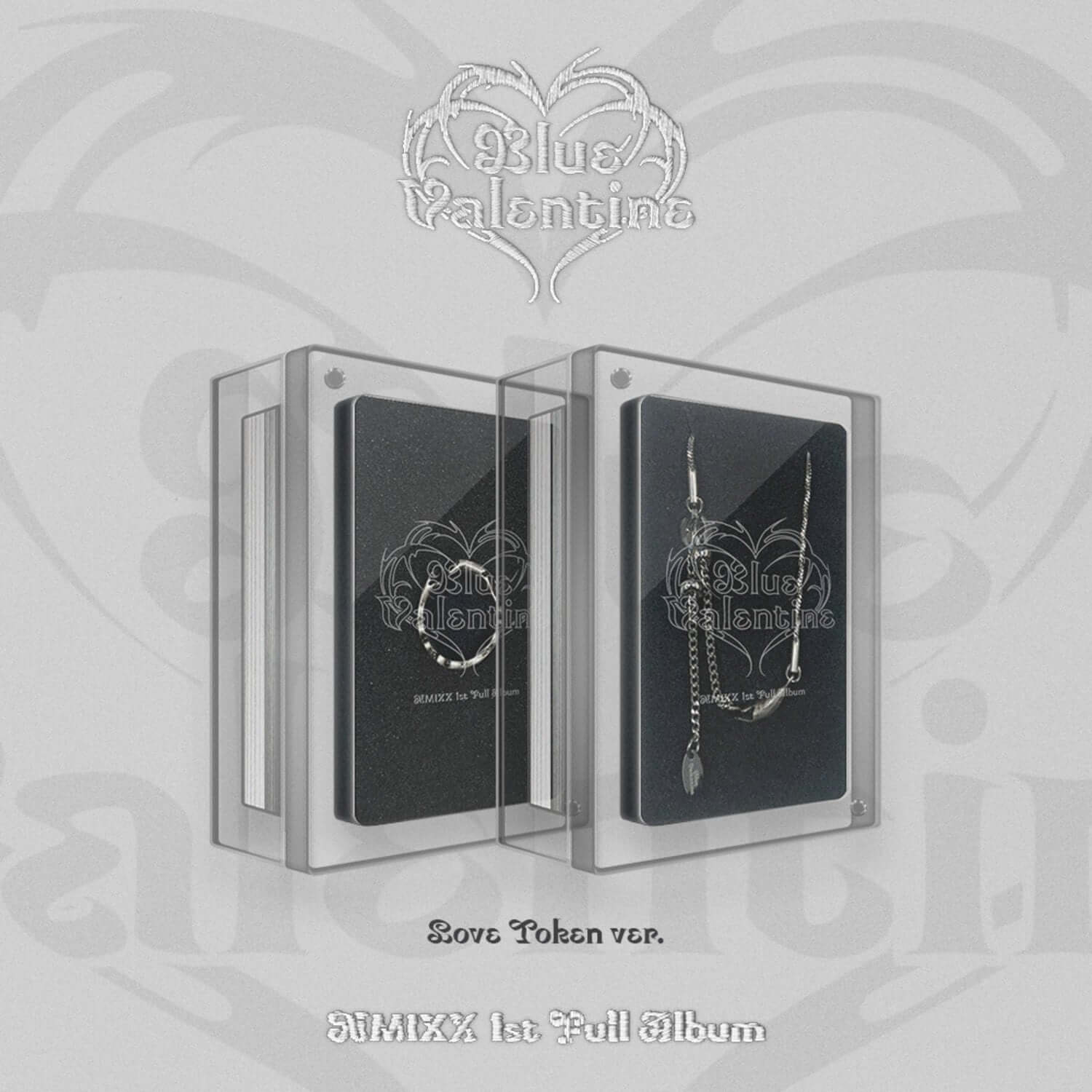 NMIXX - [Blue Valentine ] (Love Token Ver.) - Album Kpop, visuel coffret bleu et noir avec pendentif, fond cœur.