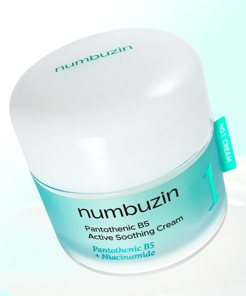 NUMBUZIN No.1 Pantothenic Acid Active Soothing Cream 80ml, crème apaisante de la marque Numbuzin sur fond bleu clair.